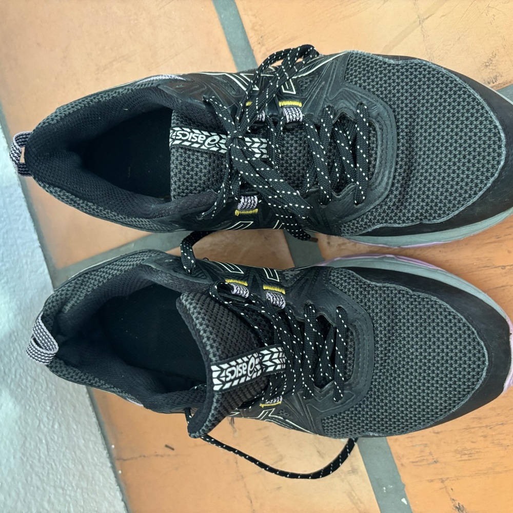 ASICS gels women’s 8.5 black and purple accent sneakers - Picture 2 of 5